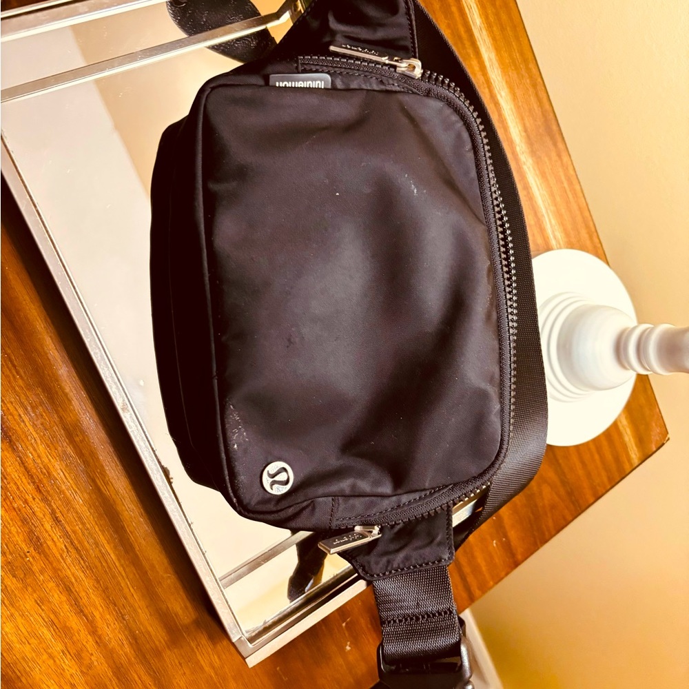 Lululemon everywhere bag
